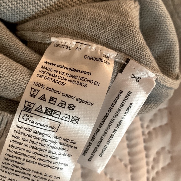 Calvin Klein Sweater - Picture 7 of 7